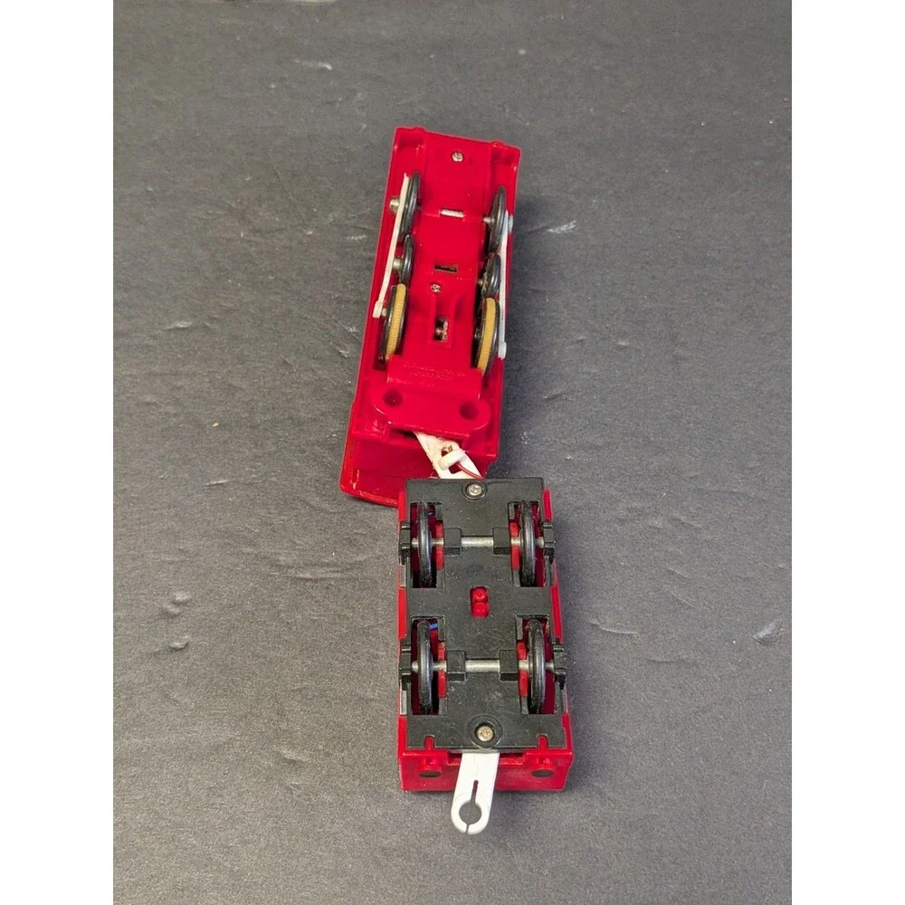 Thomas & Friends Trackmaster Motorized James Engine With Tender 2002